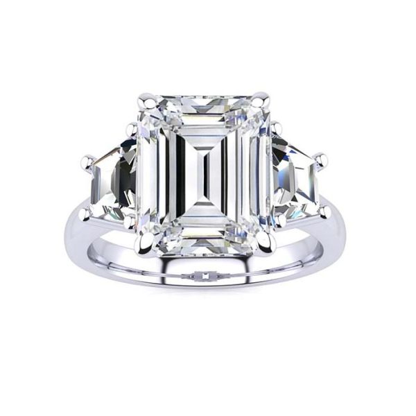8ct Emerald Cut With Baguett Side Stones