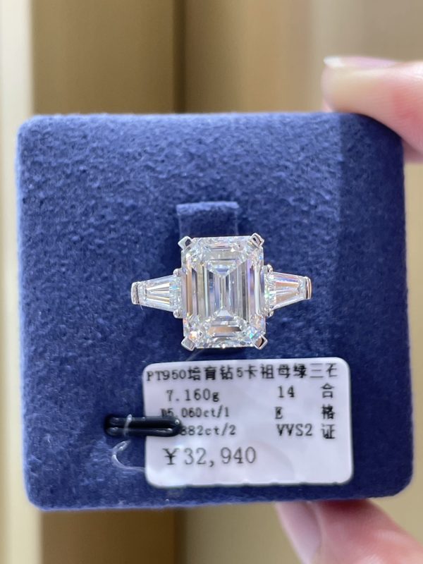 5ct Emerald Cut With Baguett Side Stones