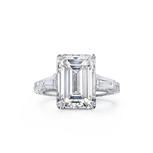 8ct Emerald Cut With Baguett Side Stones
